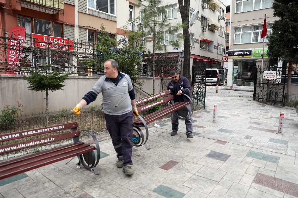 İlkadım’da korona virüsüne karşı banklar söküldü 