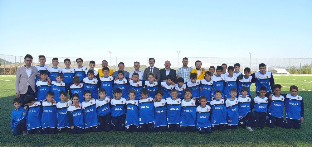 İlkay Gündoğan’dan, Dursunbey Belediyespor’a destek 