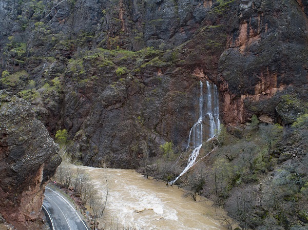 İlkbahar şelaleleri coşturdu