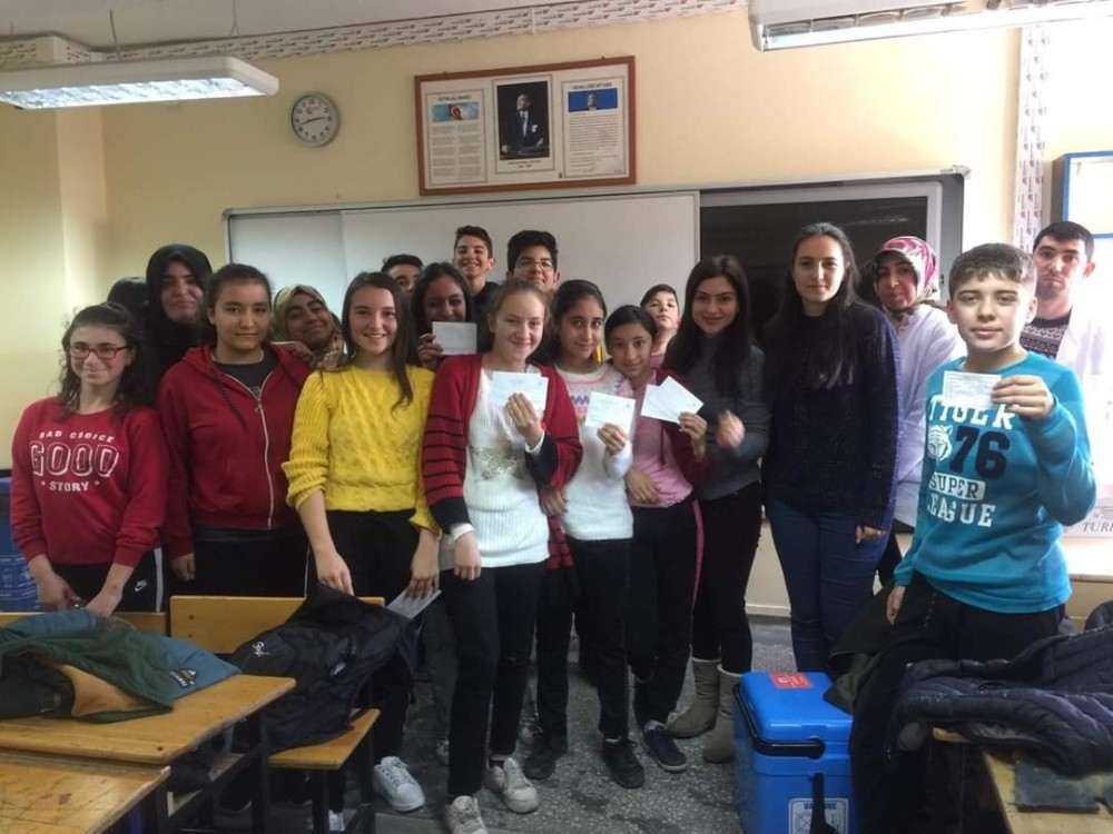 İlköğretim 1. ve 8. Sınıflarda Öğrencilere Aşı Yapıldı 