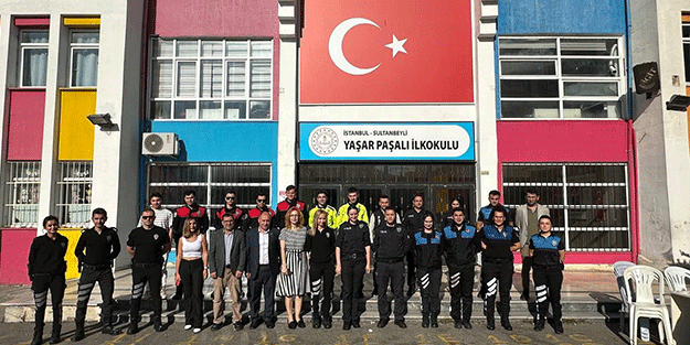 İlkokul öğrencileri polislerle keyifli dakikalar yaşadı