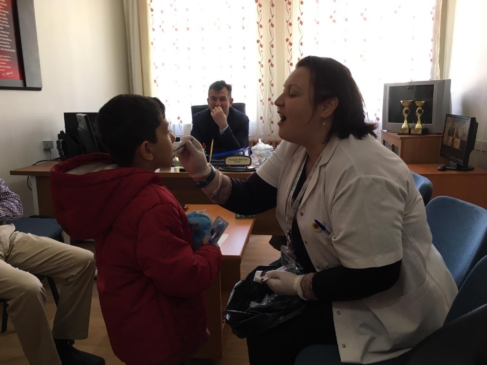 İlkokul öğrencilerine ağız ve diş sağlığı bakımı 