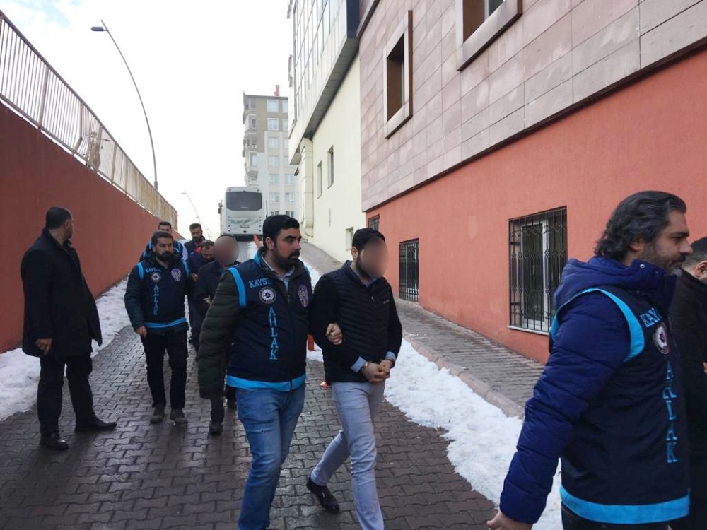 İllegal bahis sitesiyle 5 ayda 50 milyon TL kazanan şahıslar yakalandı 