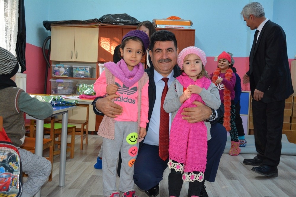 İlmek ilmek sevgi örüp paylaştılar 