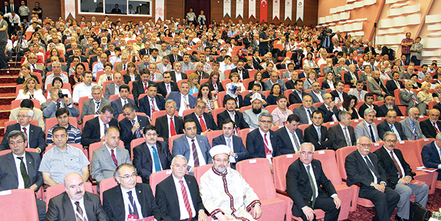 ‘İlmimiz çoğaldı, âlimlerimiz azaldı’