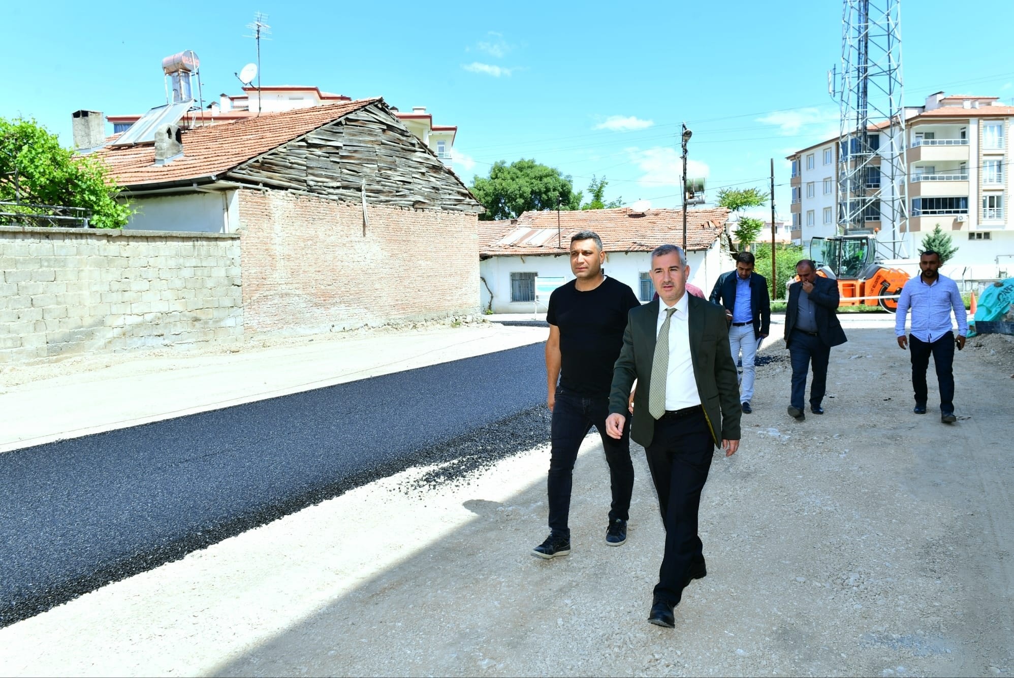 “İlyas Mahallemizin Yollarını Konforlu Bir Görüntüye Kavuşturuyoruz”