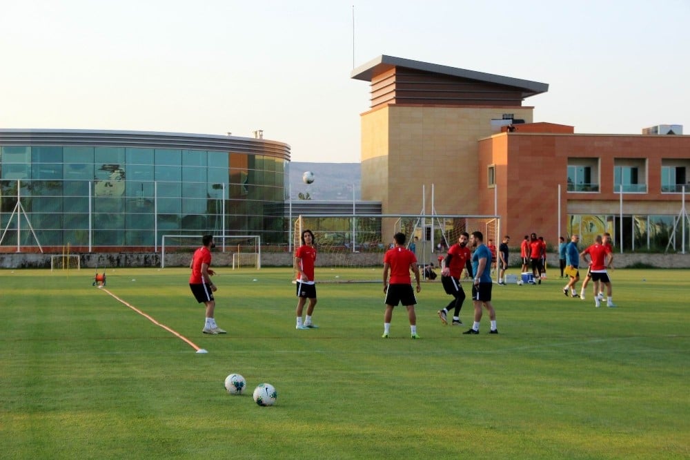 İM Kayserispor hazırlıklarını sürdürüyor 