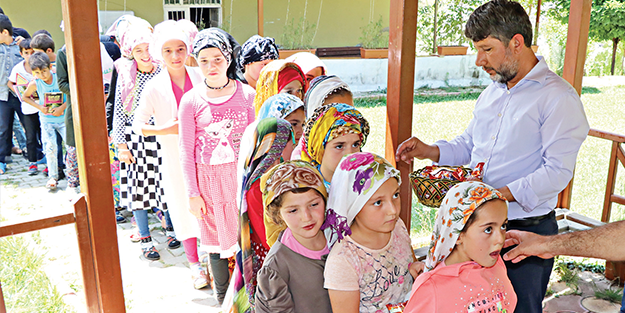 İmam atandığı köyü imar etti