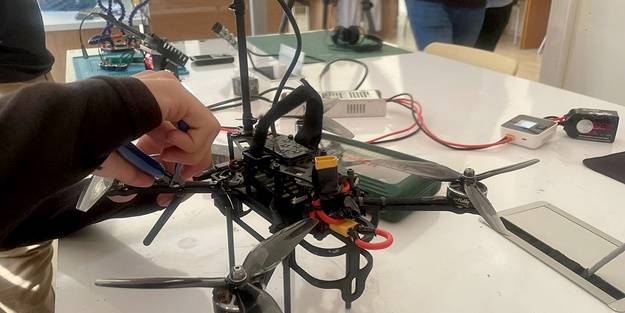 İmam Hatip öğrencileri başarıya doymuyor! Geliştirdikleri drone ile TEKNOFEST'te birinci oldular