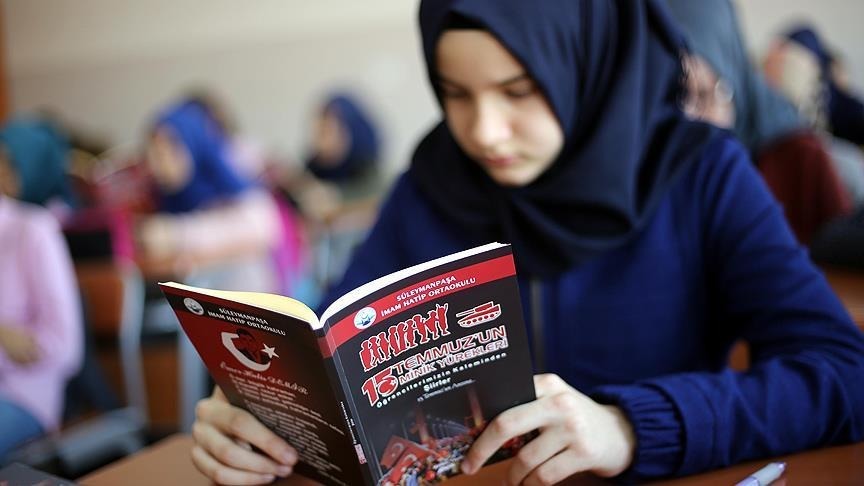 Öğrencilerin '15 Temmuz' çalışmaları kitaplaştırıldı