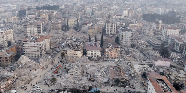 İmam Hatip öğrencisinden duygulandıran yardım! Bilgisayar için biriktirdiği parasını depremzedelere bağışladı