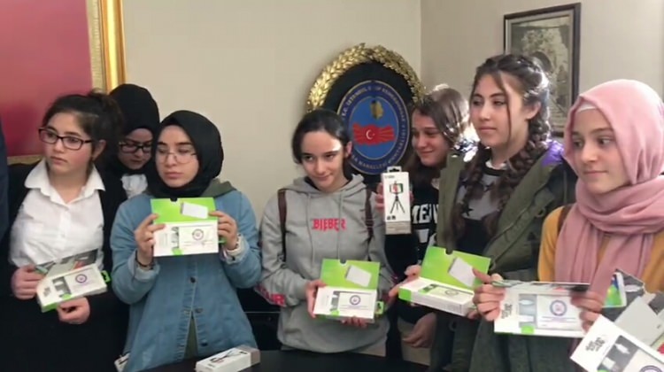 İmam Hatipli öğrencilerden Mehmetçik'e hediye