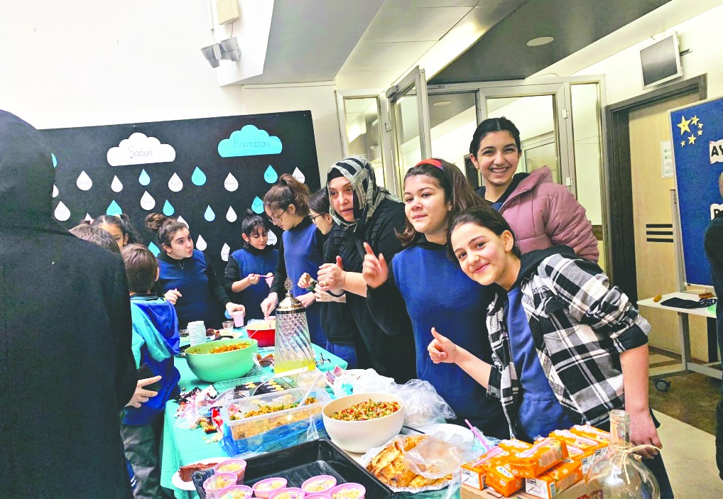 İmam Hatiplilerin kermes gelirleri depremzede kardeşlerine