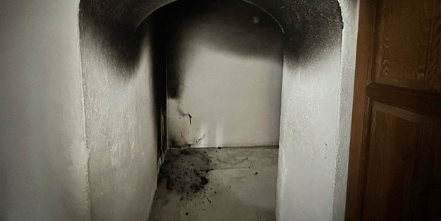 İmam ile müezzin faciayı önledi! Çocuk camiyi ateşe verdi