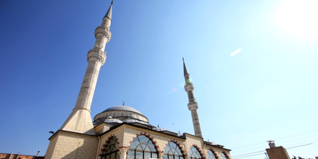 İmam minareden düştü