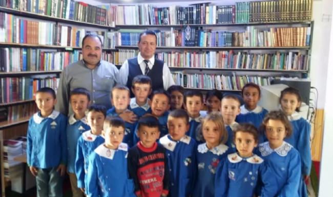 İmam Şen dağ köyünde 3 bin kitaplık kütüphane kurdu