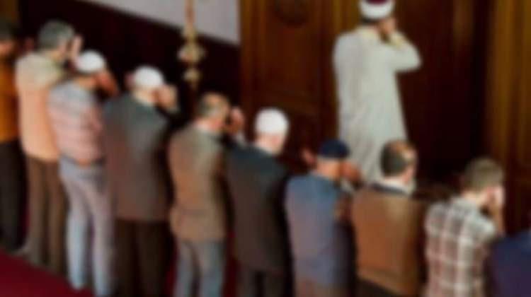 İmama bıçaklı saldırı! Tesbihat sırasında..