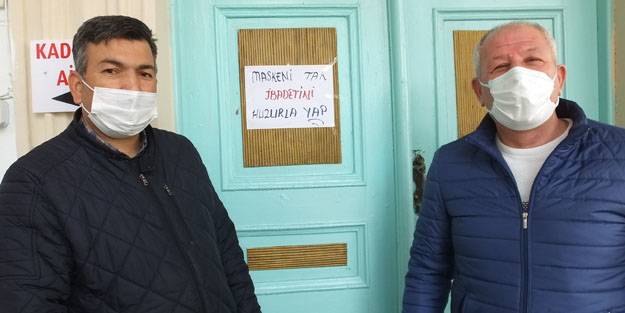 İmamdan cami kapısına dikkat çeken yazı!