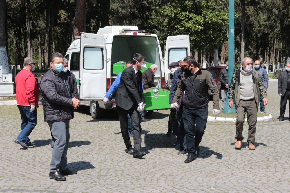 İmamdan cenaze namazında sosyal mesafe uyarısı 