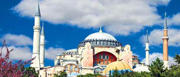 İmamı da var müezzini de