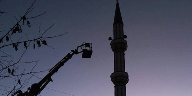 İmamın cesedini minarede buldular! Ancak vinçle indirilebildi…