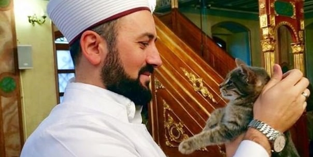 İmamın bu davranışı tüm dünyanın takdirini topladı