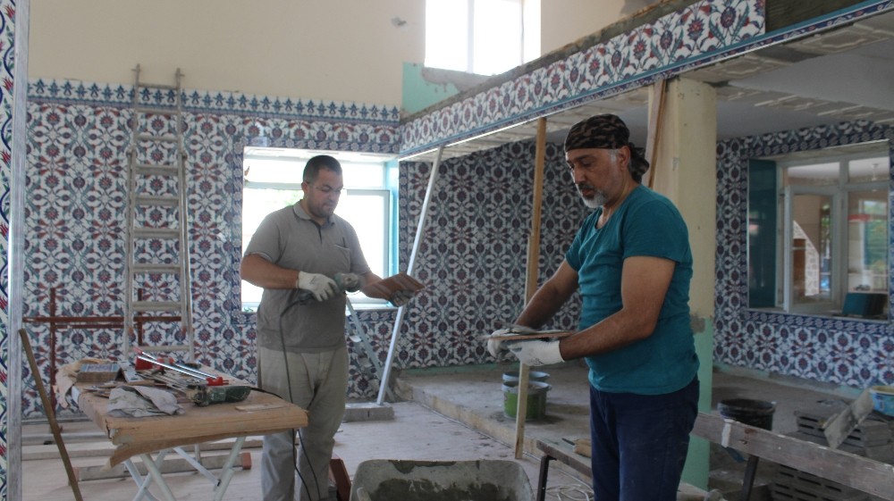 İmamlar cemaatin yokluğunu fırsata çevirdi 