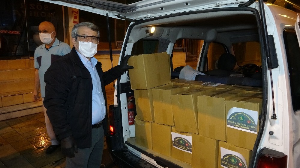 İmamlar ve hayırsever vatandaşlar yan yana gelip ’yalnız değilsiniz’ dedi 