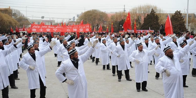 İmamlara zorla dans ettirildi!