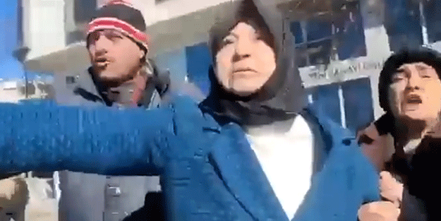 İmamoğlu ve adamlarından skandal hareket! Devlet burada diyen depremzede kadının yüzüne tükürdüler