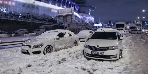 İmamoğlu'nun beceriksizliği dalga konusu oldu! Savcı Sayan'dan Nusret'li gönderme!