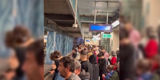 İmamoğlu'nun kendi haline bıraktığı İstanbul'da metro arızası! Vatandaşlar 'İBB istifa' sloganlarıyla tepki gösterdi