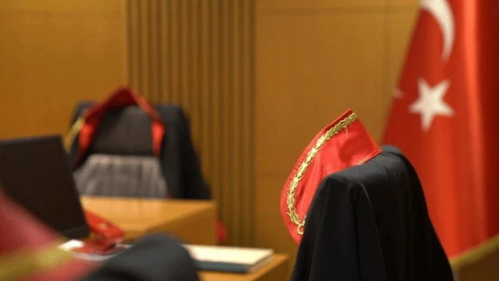 İmdaaat. Gazeteci susturuluyor! Danıştay emeklisi savcıya koşmuş!