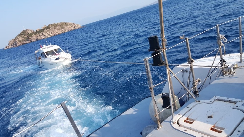 İmdatlarına Sahil Güvenlik ekipleri yetişti 
