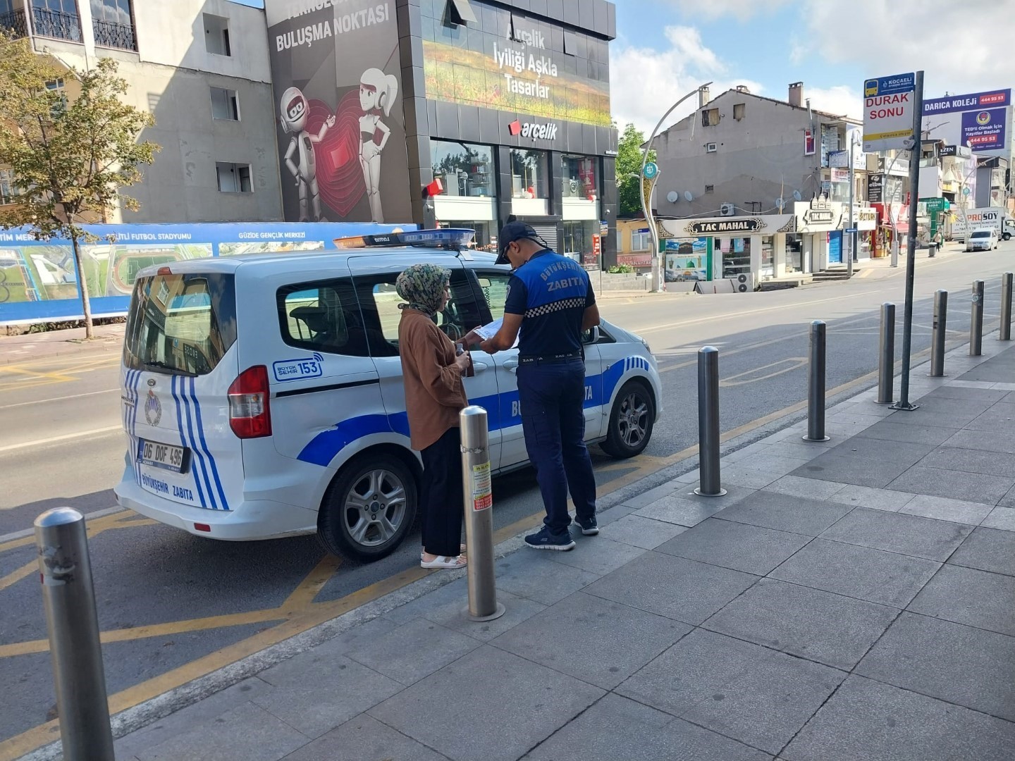 İmdatlarına zabıtalar yetişti! Sınavların vazgeçilmez olayı