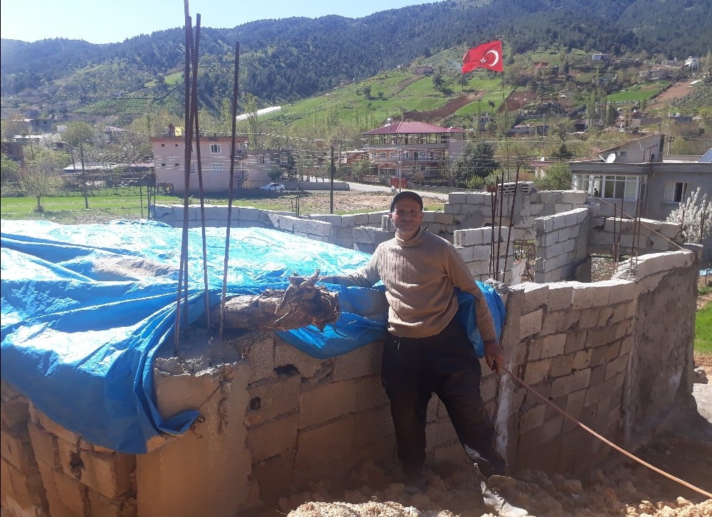 İmkansızlıktan evini tamamlayamayan adam yardım bekliyor 