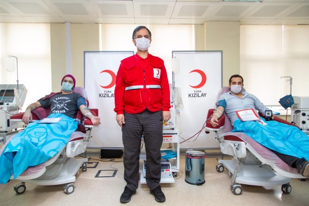 İmmün plazma bağışçılarına Kızılay’dan madalya 