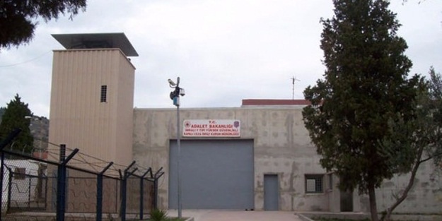 İmralı'da görev yapan 1 yüzbaşı ve 2 astsubay gözaltına alındı