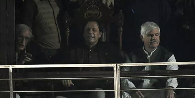 İmran Han yüz binlere seslendi! Tarihi kararı açıkladı