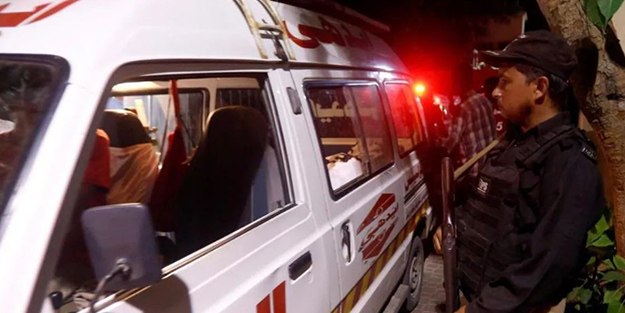 İmran Han'ın partisindeki siyasetçinin aracına saldırı: 10 ölü