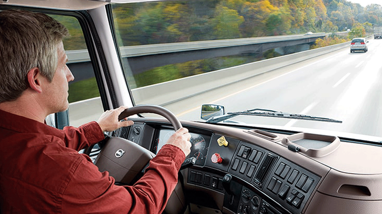 İmzalanarak yürürlüğe girdi: İngilizce bilmeyenler artık kamyon süremeyecek!