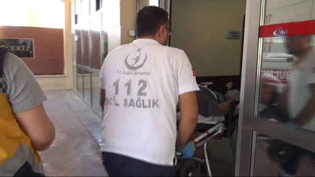 İnanılır gibi değil! Acemi kasaplar birbirini bıçakladı