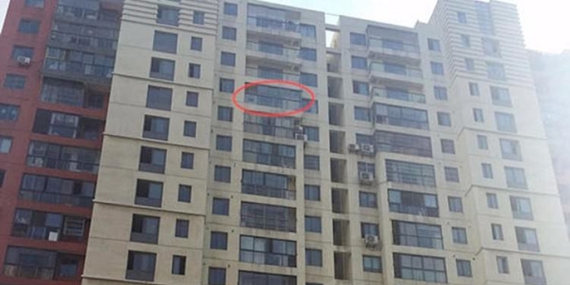 İnanılması güç olay! 3 yaşındaki çocuk 15.kattan düştü ama...