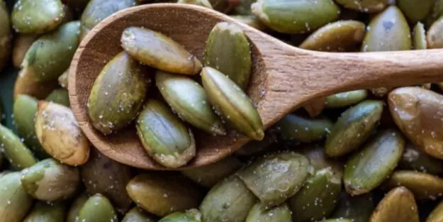 İnanılmaz bir tehlikesi var: Uzman isimler: Kabak çekirdeğinin bilinmeyen zararını işaret etti! Bağırsaklara zarar veriyor