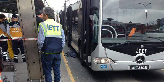 Metrobüse kaçak binmek isteyen çocuk öldü