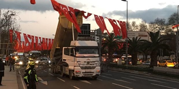 İnanılmaz kaza... Vatan Caddesi kapandı