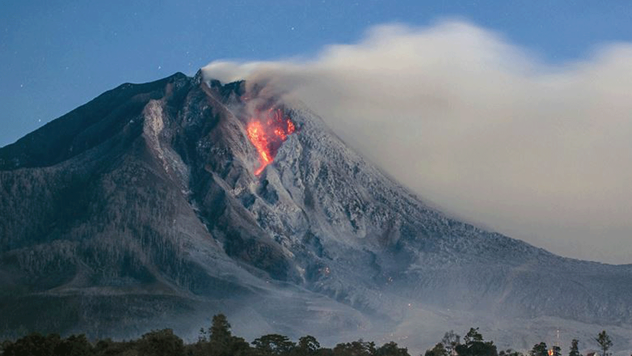 İnanılmaz olay: 500 metreden yanardağın içine düşen kadın ölmedi! 4 gündür kurtarılmayı bekliyor