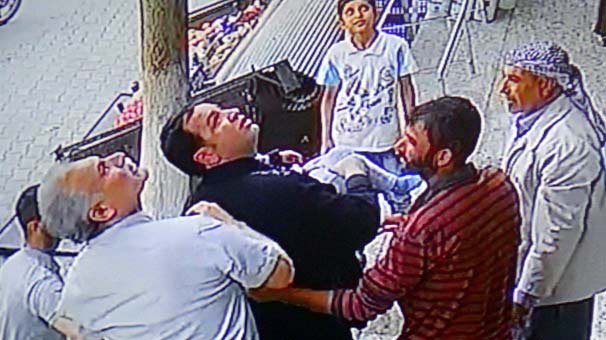 İnanılmaz olay… Balkondan düştü havada böyle yakaladılar
