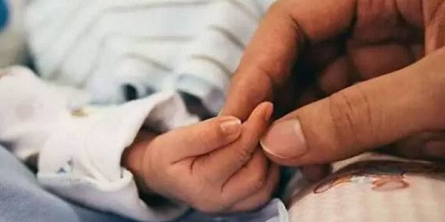 İnanılmaz olay! Beyin ameliyatı olurken doğum yaptı