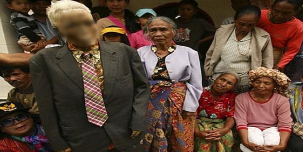 İnanılmaz olay! Ölüleri mezardan çıkarıp giydiriyorlar. Sebebi...